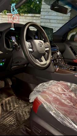 تۆیۆتا لاند کروزەر